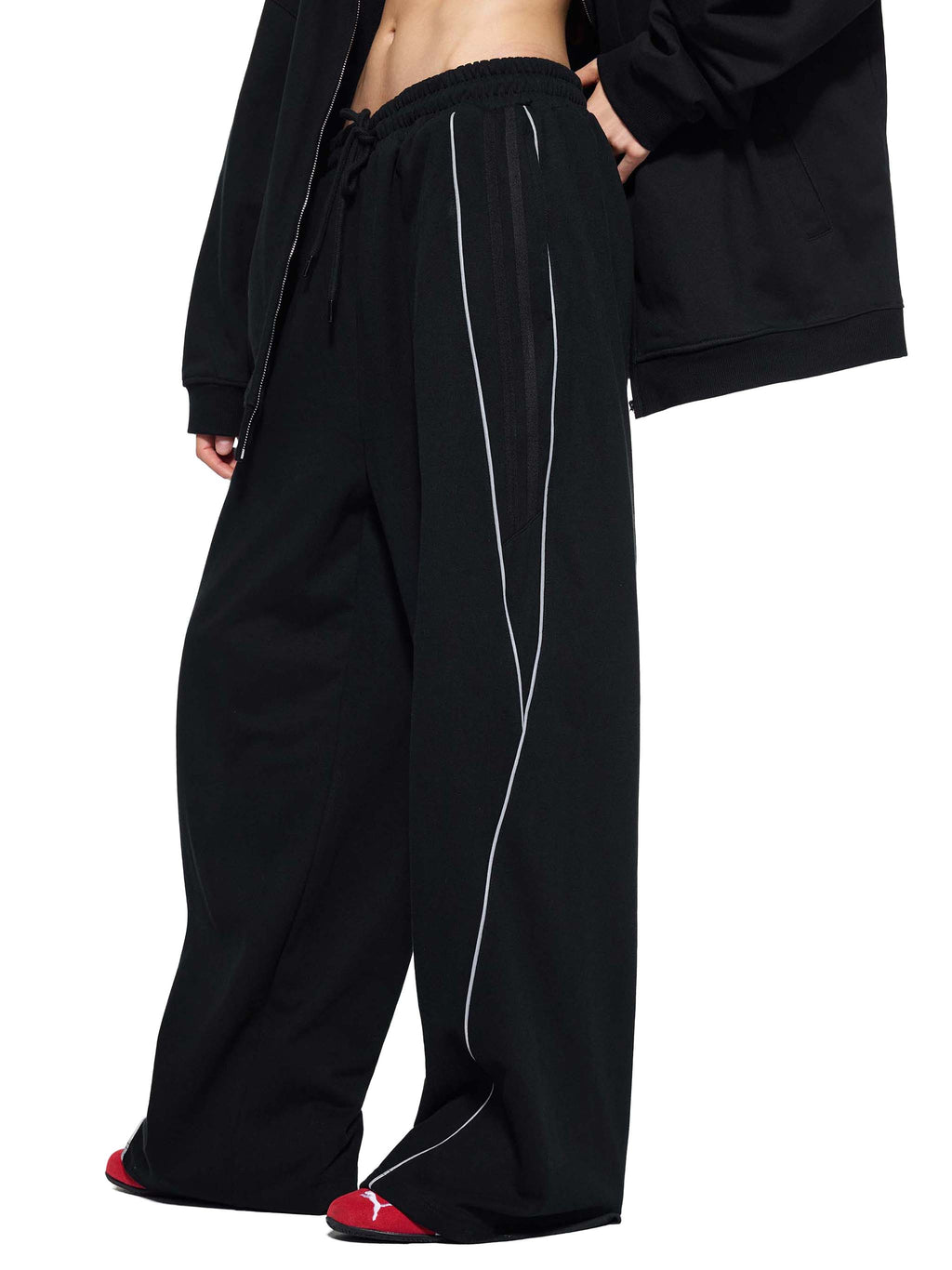 nath,neautral,sytyles,jacket,reflective,striped,straight-leg,sweatpants,arcaprl